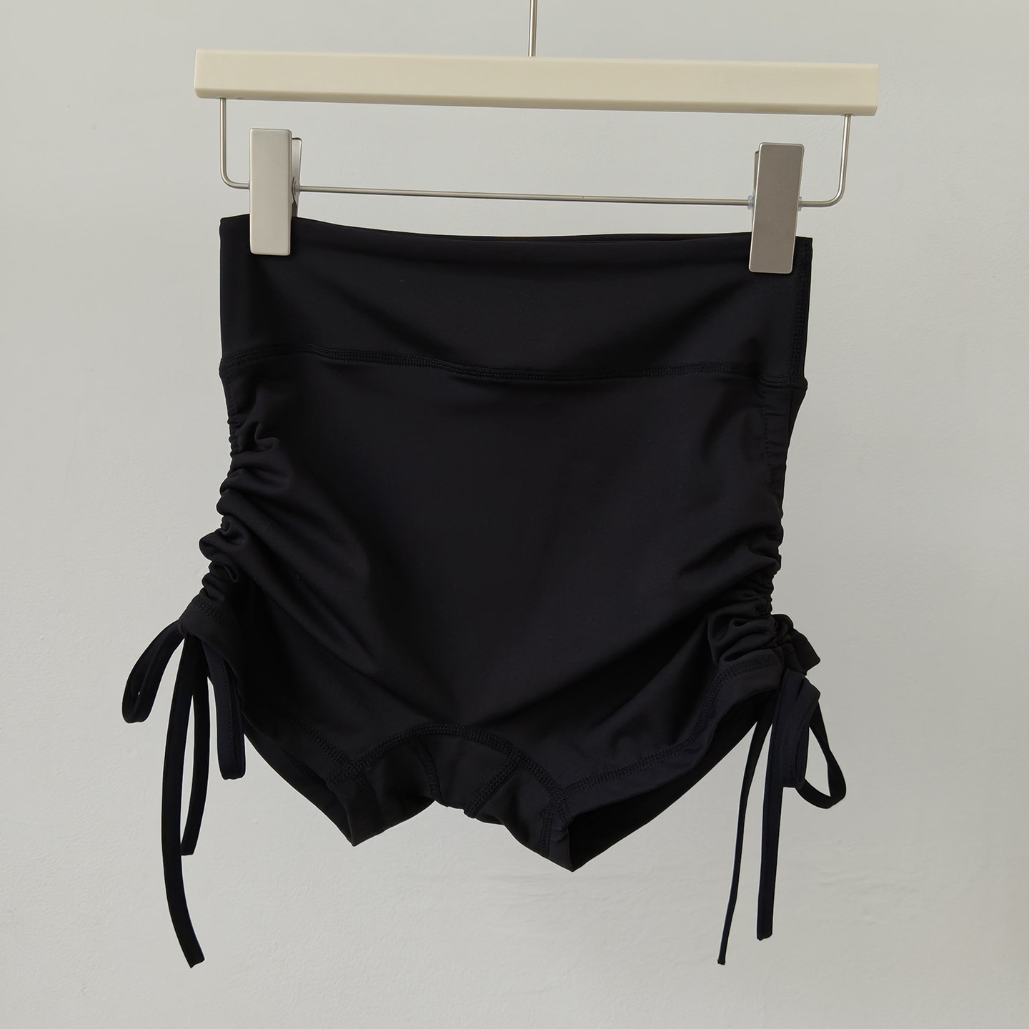 High-Waisted Yoga Shorts for W - مراجعة Pilates In Yoga Pants وسعره